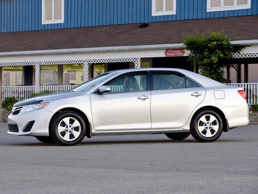  Toyota Camry LE 2011 года  (фото 7 из 10)